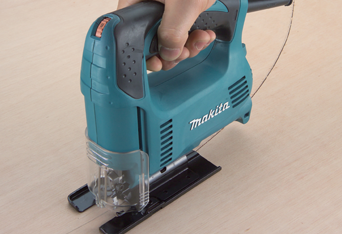 Στη φωτογραφία απεικονίζεται η σέγα 4329ΚX1 της Makita